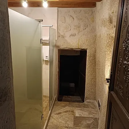 Отель Peruna Cave *